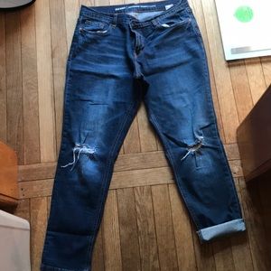 Boyfriend style jean with holes